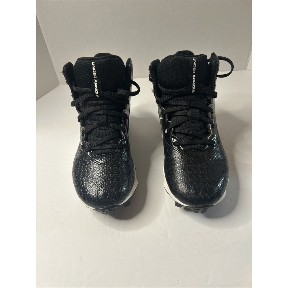 Under Armour Size 2.5  Youth Cleats